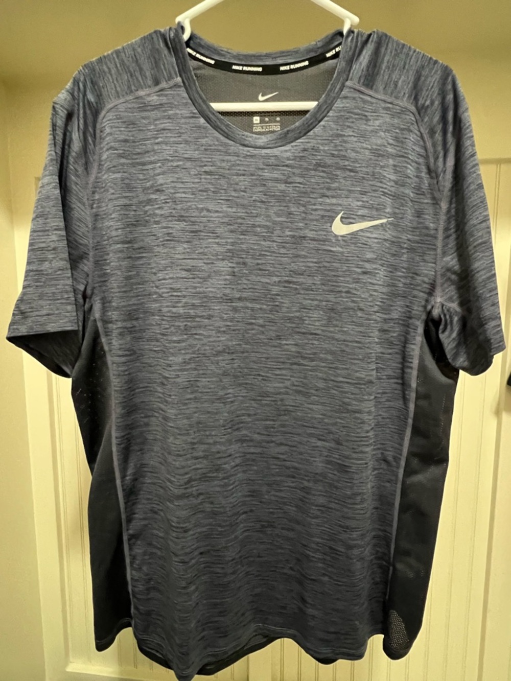 Nike Men’s Heathered Grey Short Sleeve Performance Running Tee